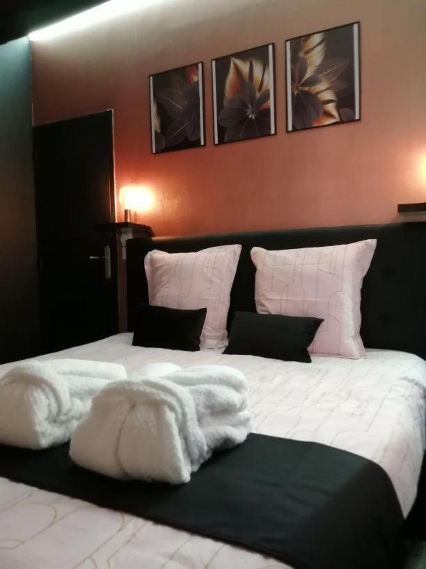 Appartement Avec Balneo Et Sauna Privatif - Le Rose Cuivre Troyes Esterno foto