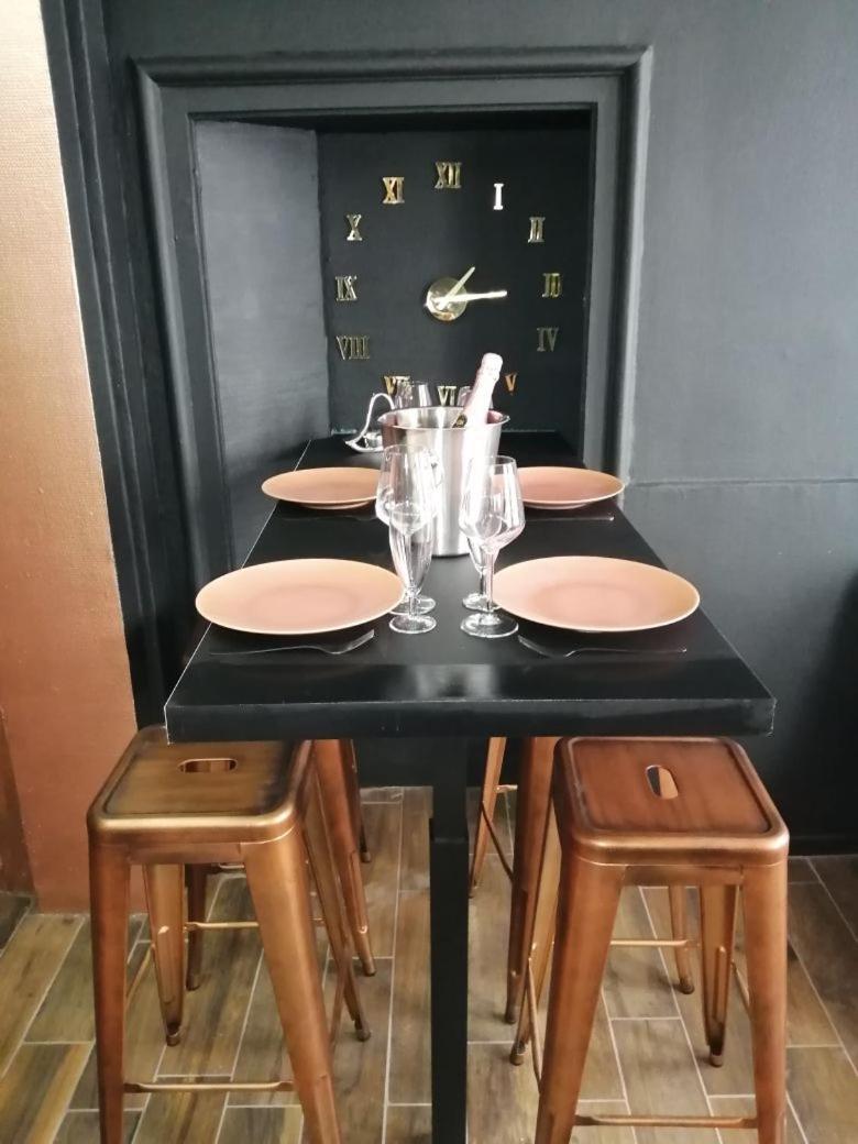 Appartement Avec Balneo Et Sauna Privatif - Le Rose Cuivre Troyes Esterno foto